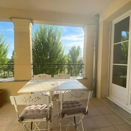 T2 Paris/val D'europe Apartment *